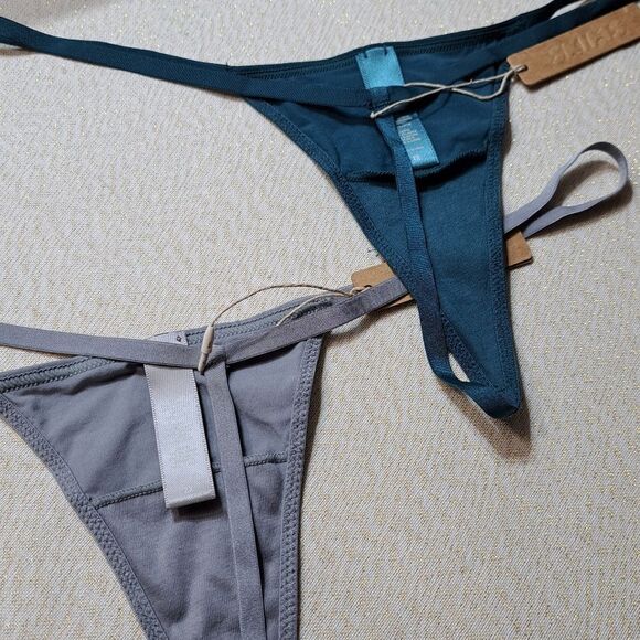 NWT SKIMS THONG - Picture 5 of 11